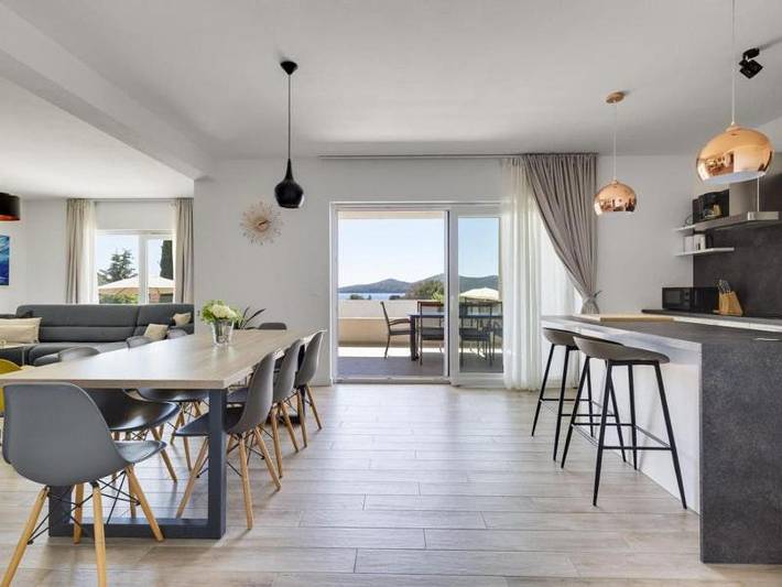 Villa pour 10 personnes, avec vue ainsi que jardin et piscine à Biograd na Moru - 2