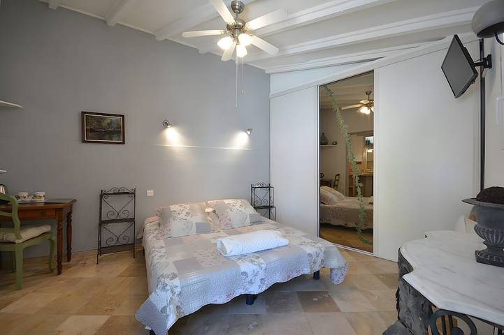 Chambre d’hôte pour 2 personnes, avec jardin et piscine