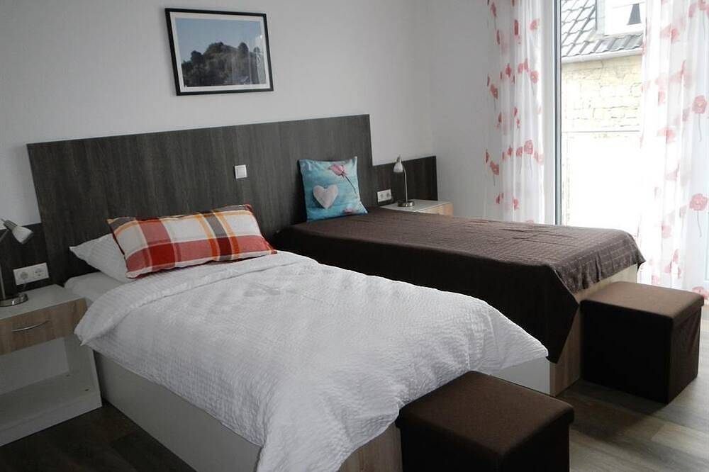 Gästehaus Am Hochsimmer - Doppelzimmer Dusche/Wc Balkon in Ettringen, Osteifel