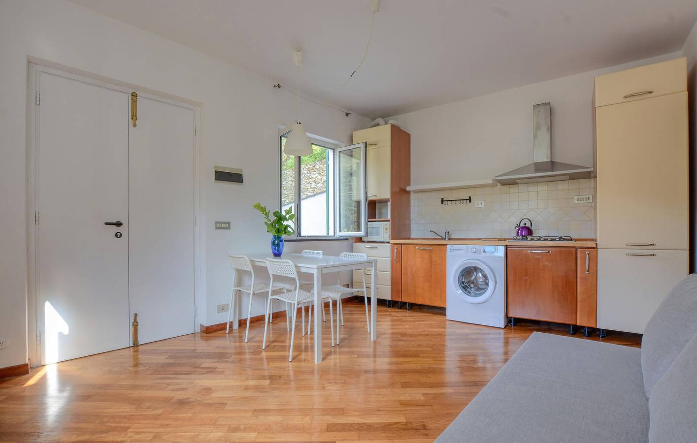 Appartamento intero, Accogliente rifugio sulla spiaggia con terrazza e parcheggio in Bogliasco, Riviera Ligure