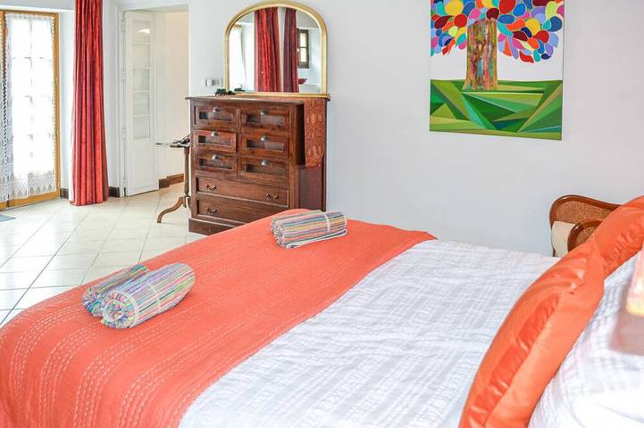 Location de vacances pour 2 personnes, avec Terrasse et Jardin à Gabillou - 4