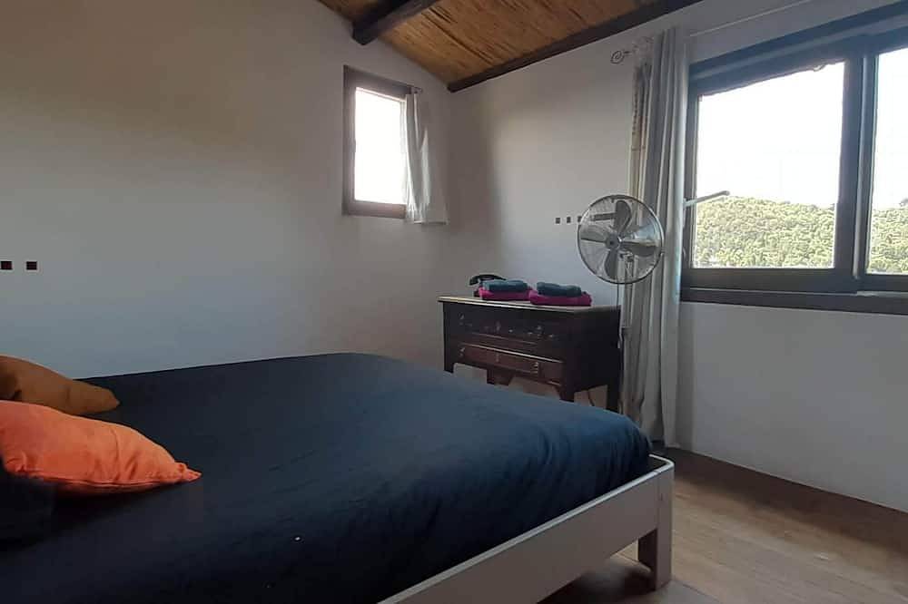 Historic house for 8 people in the heart of Riez+ terrace. Spacious, Ideal for families in Montagnac-Montpezat, Regionaler Naturpark Verdon