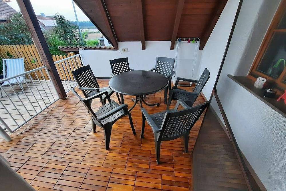 Ganze Wohnung, Geräumige Ferienwohnung (80 qm) für bis zu 4 Personen mit Loggia in Maroldsweisach, Landkreis Haßberge