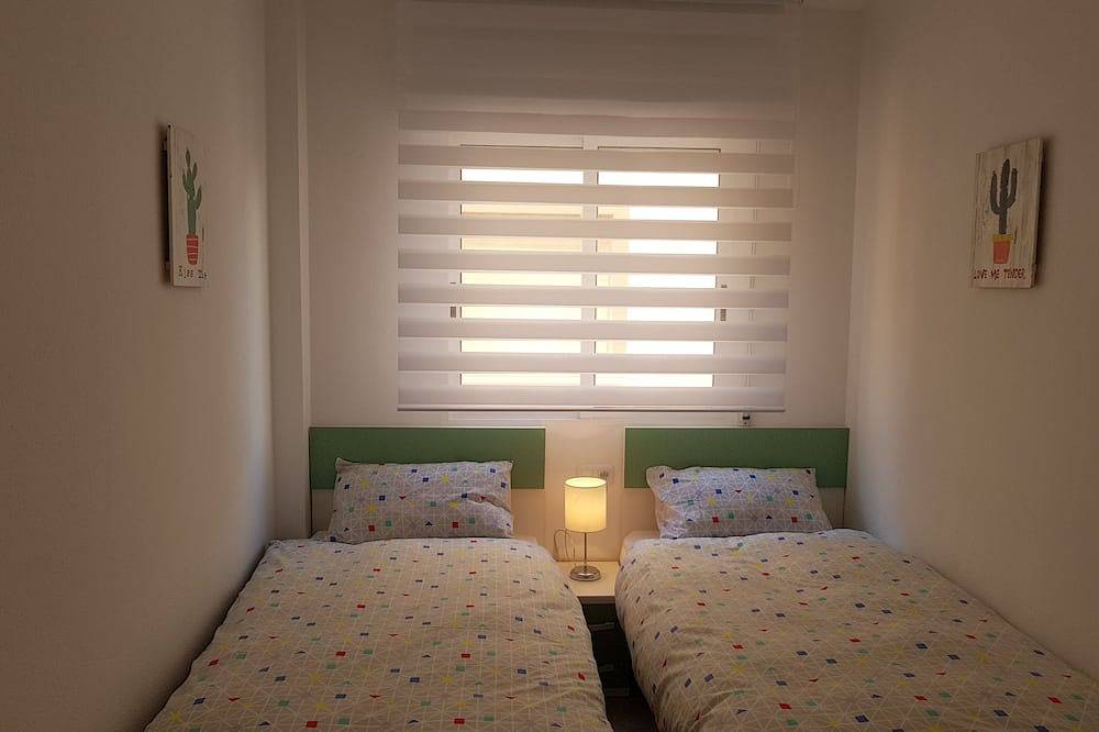 Hel leilighet, Perfekt beliggenhet, renovert leilighet i et inngjerdet kompleks med basseng og hage in El Paraiso Torrevieja, Torrevieja