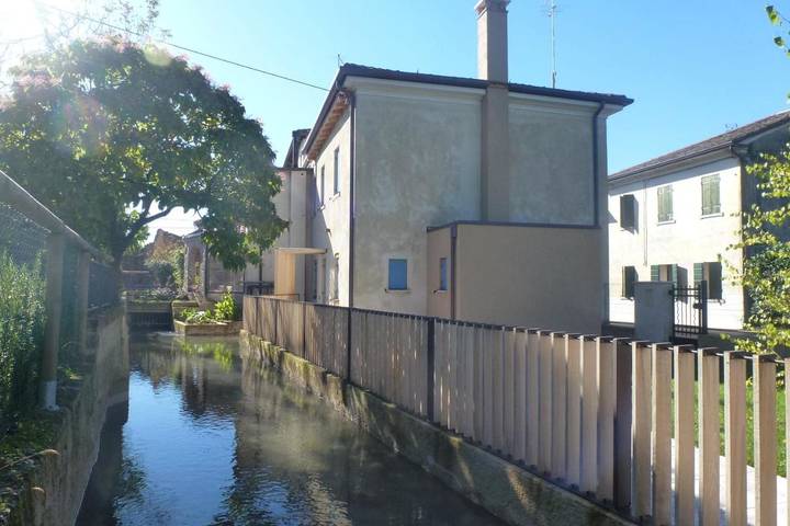 Casa vacanza per 6 persone, con Balcone e Giardino a Volpago del Montello