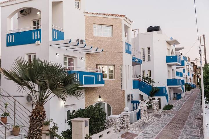 Apartahotel para 5 personas, con jardín y vistas, Se admiten mascotas en Creta