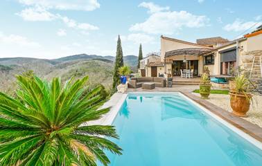 Gîte pour 8 personnes, avec terrasse et piscine à Cendras