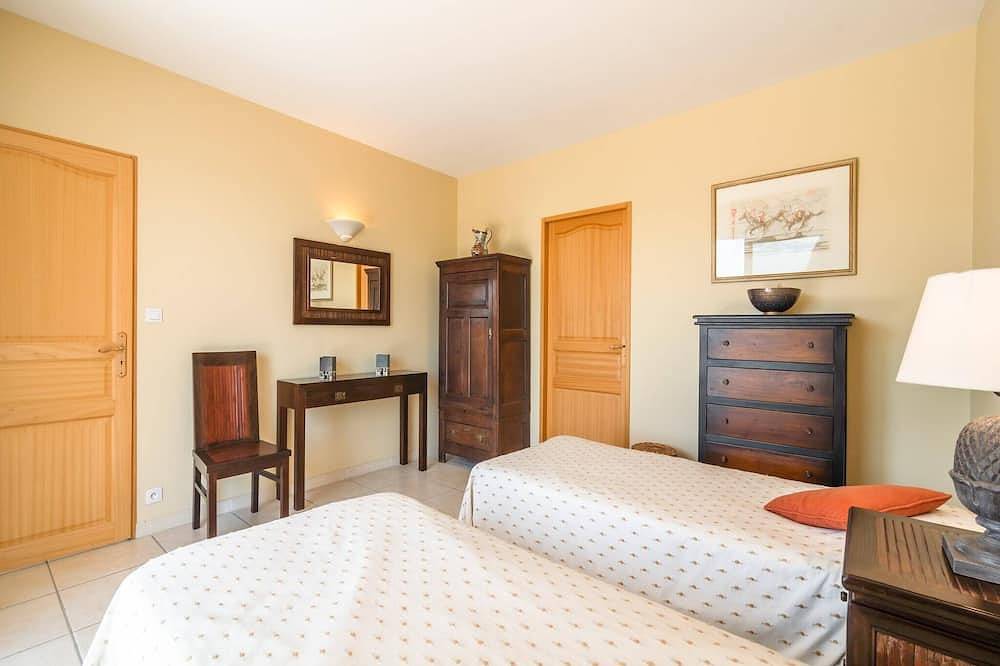Villa in Limoux with Private Pool & Mountain Views in Limoux, Limoux region