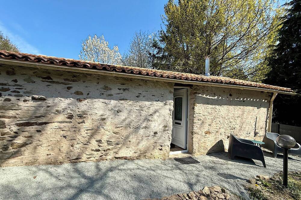 Maisonnette face aux animaux in Breuil-Barret, Fontenay-le-Comte