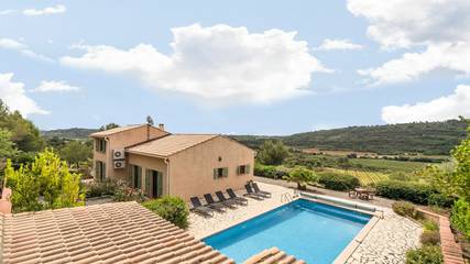 Cottage pour 6 personnes, avec terrasse ainsi que jardin et piscine, animaux acceptés à Cébazan