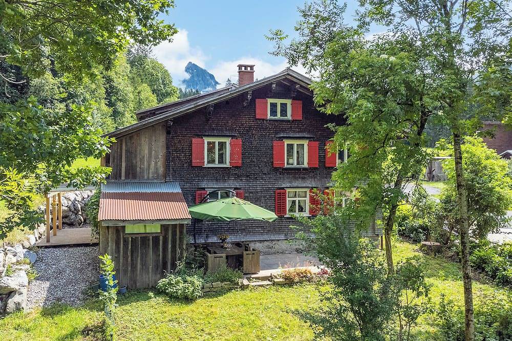 Charmantes Bauernhaus in idyllischer Lage in Dalaas, Arlberg