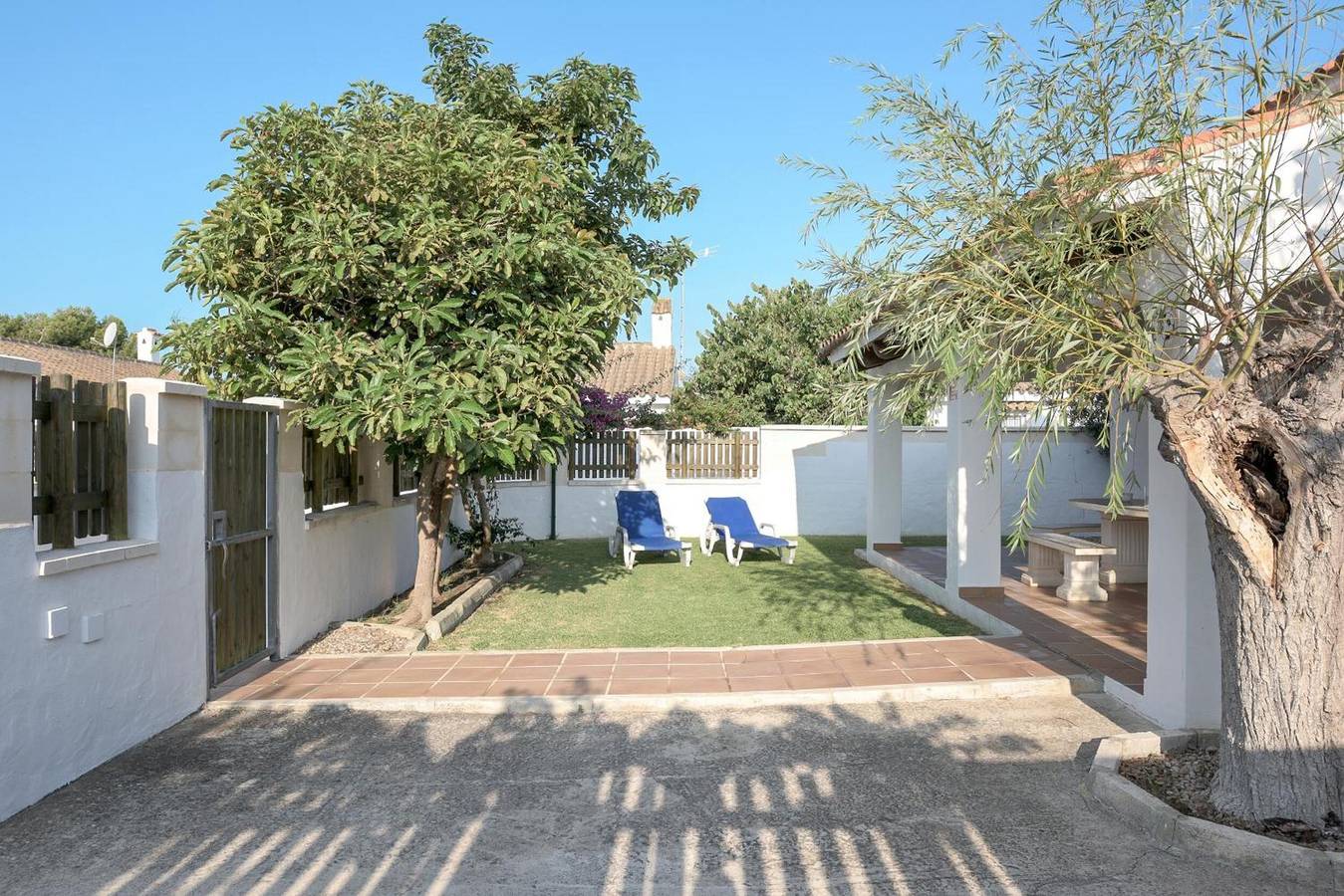 Casa vacacional 'Miguelin 8' con piscina compartida, Wi-Fi y aire acondicionado in Playa de Zahora, Barbate