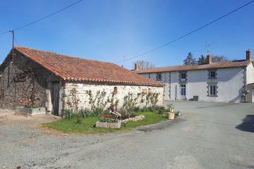 Gîte pour 4 personnes, avec jardin à Pouzauges