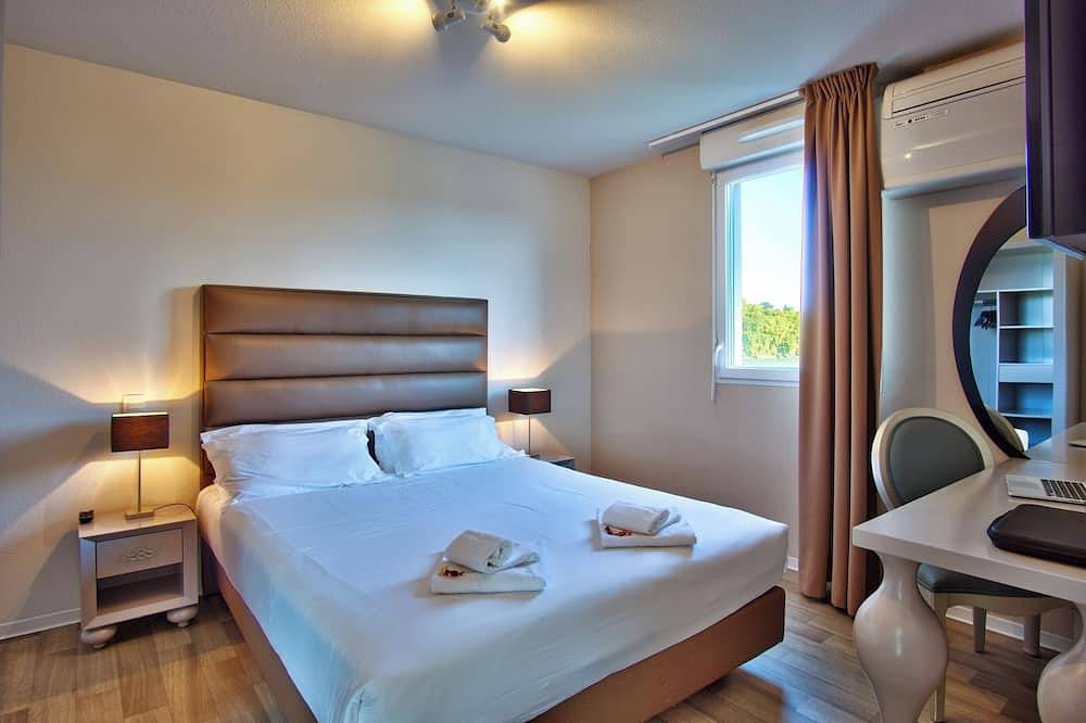 A short drive away from Jardin Botanique! Pets Are Welcome! Free Parking! in Mouguerre, Bayonne region
