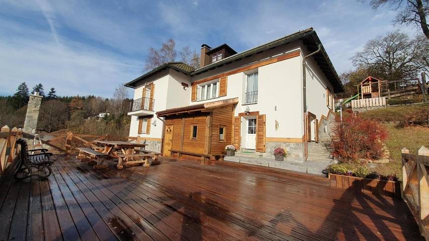 Chalet für 18 Personen, mit Balkon und Terrasse sowie Garten und Sauna