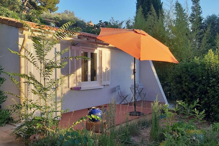 Location de vacances pour 2 personnes, avec jardin et terrasse à Toulon