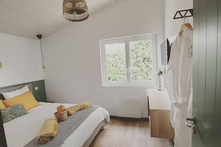 Location de vacances pour 8 personnes, avec jacuzzi et jardin dans Plage de Trousse-Chemise - 4