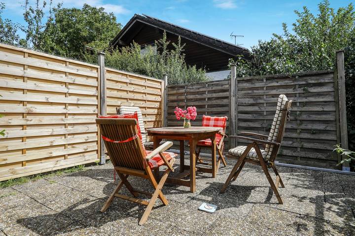 Entire apartment, Holiday Apartment “Irmi” close to Lindau and Mountains with Wi-Fi & Balcony in Hergensweiler, Bavarian Swabia
