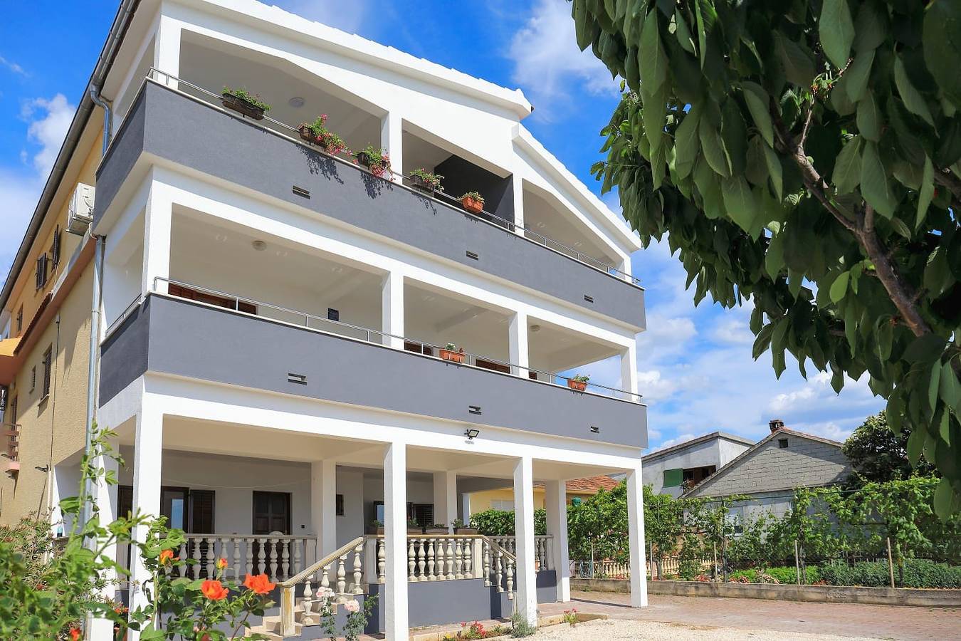 Ganze Wohnung, 1-Zimmer-Ferienwohnung am Strand Bibinje, Zadar A-5780-c in Bibinje, Zadar