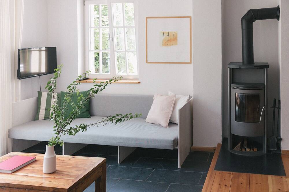 Ganze Wohnung, Remise Eg: Gartenwohnung mit Kaminofen, Terrasse und Wasserzugang in Plötzin, Werder