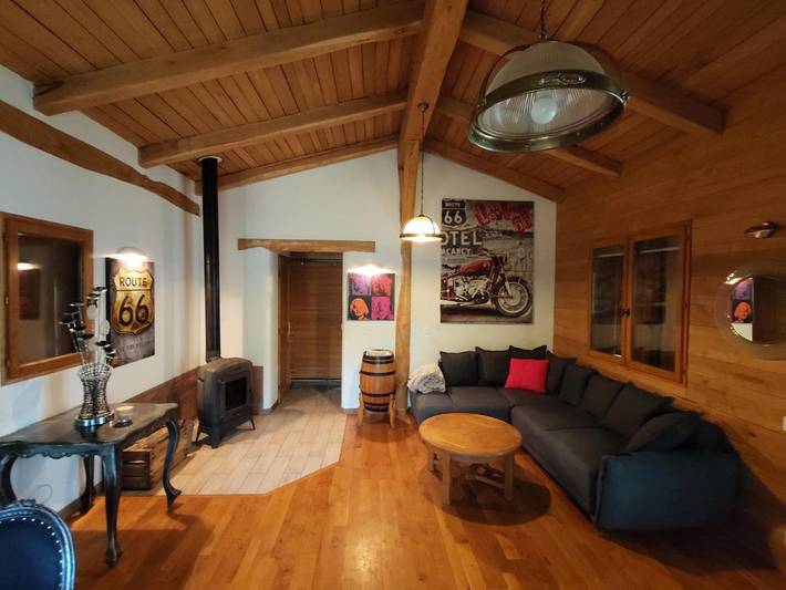 Chalet pour 4 personnes, avec Jacuzzi et Terrasse ainsi que Jardin et Piscine