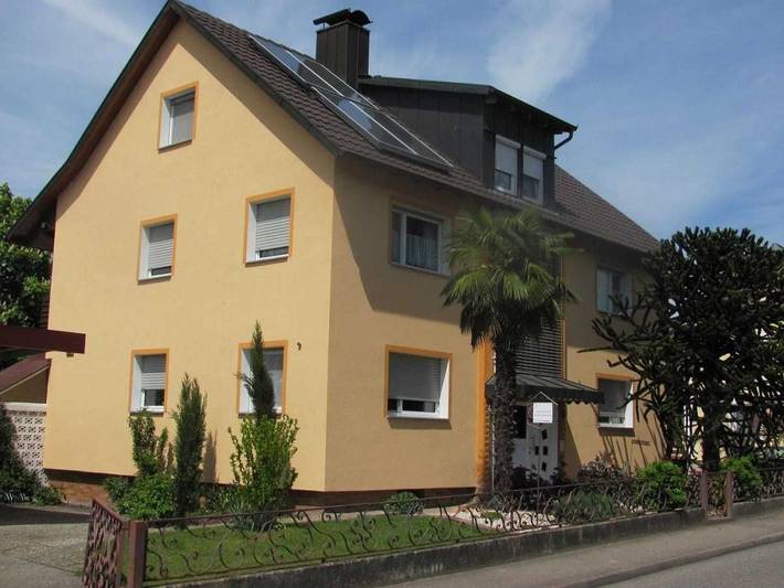 Ferienwohnung für 3 Personen, mit Ausblick und Garten, kinderfreundlich in Rust