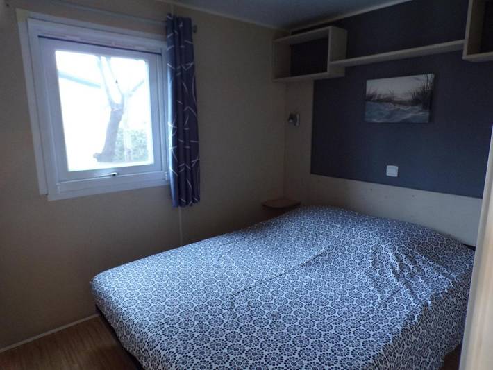 Camping pour 6 personnes, avec bassin pour enfant et vue ainsi que terrasse et piscine, adapté aux familles à Vic-la-Gardiole - 4