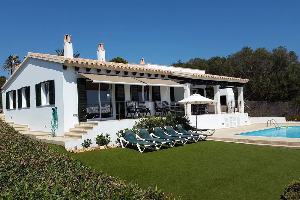 Summerhouse with Sea Views walking distance to the beach in Binibeca, Sant Lluís