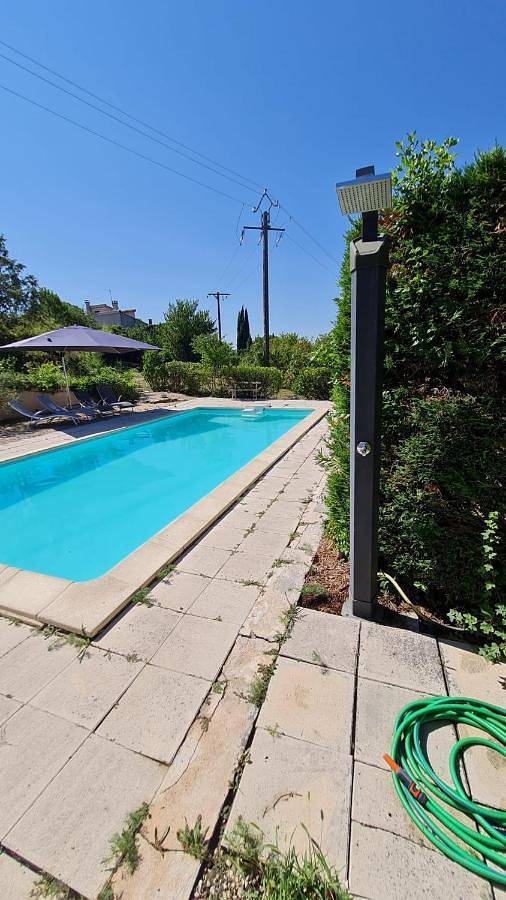 Location de vacances pour 4 personnes, avec vue ainsi que jardin et piscine à Chauzon - 2