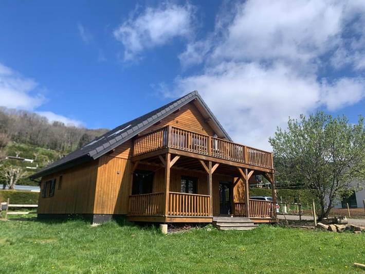 Gîte pour 12 personnes, avec vue ainsi que jardin et terrasse à Murat-le-Quaire - 2