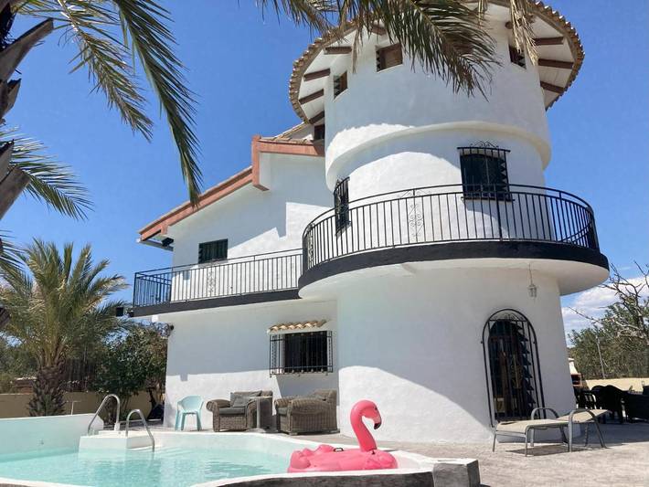 Alojamiento y desayuno para 2 personas, con terraza y vistas además de piscina y jardín en Comunidad Valenciana