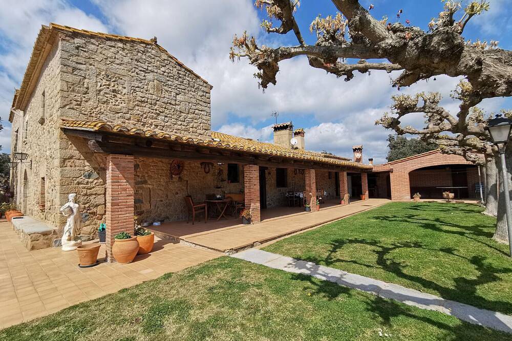 Casa rural Llagostera, 5 dormitorios, 11 personas in Llagostera, Costa Brava