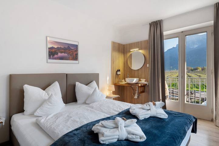 Room 'Haus Burger Vilpian 3' with Mountain View, Balcony and Wi-Fi in Terlan, Sarntal Alps
