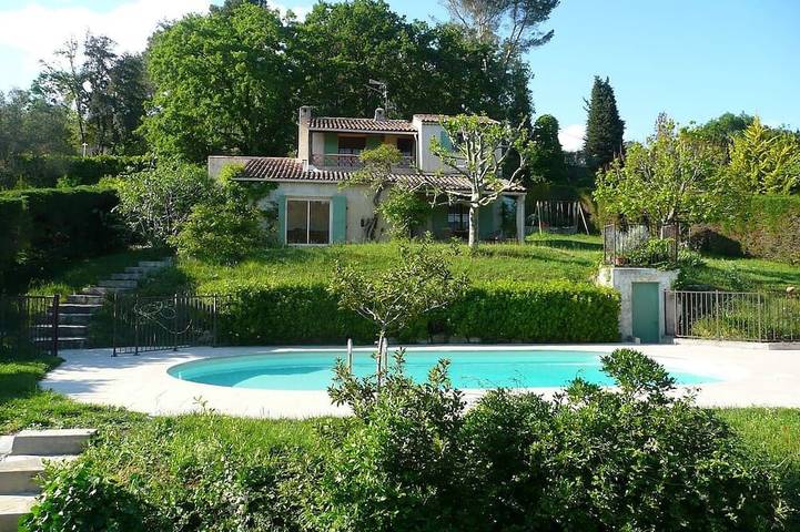 Location de vacances pour 9 personnes, avec Balcon et Jardin à Opio
