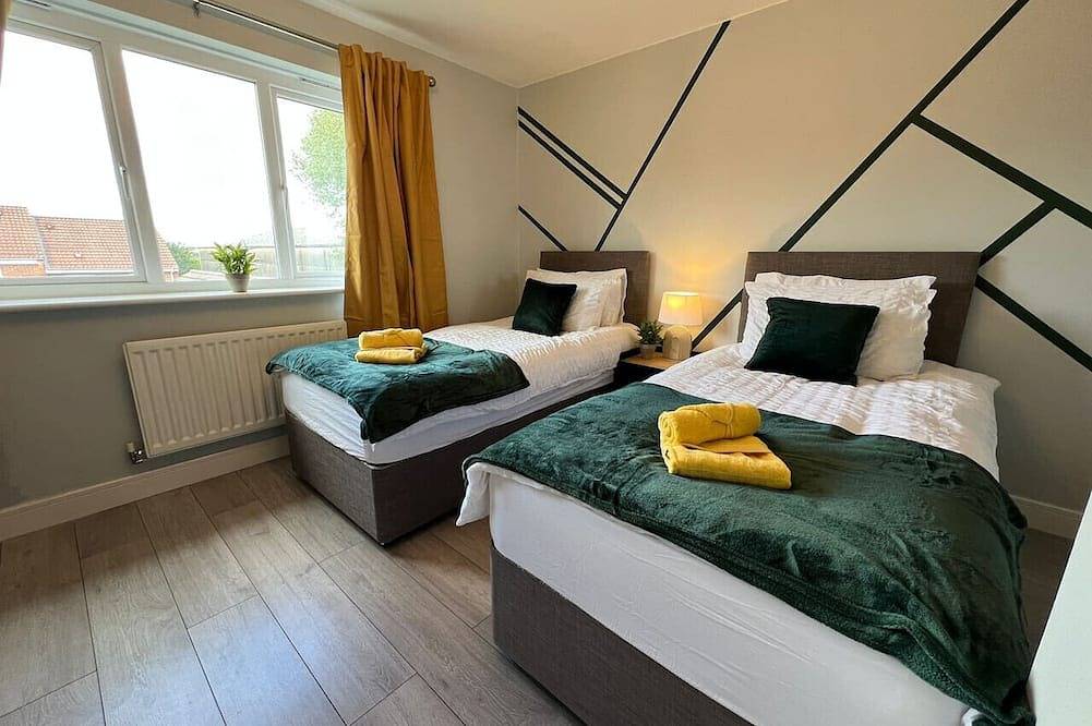 Charming House •  Central Location • Free Parking in Warwickshire