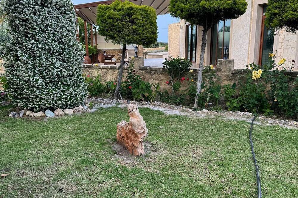 Cozy B&B &Pool Beautiful Mountain View the closest to Paradise in Cyprus in Northern Cyprus