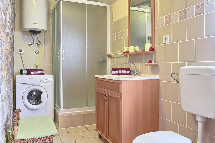 Sommer Angebot/Ferienhaus Mara in Stein/nahe vom Meer/ruhigen Ort/Außenwhirlpool in Marčana, Südküste Istrien
