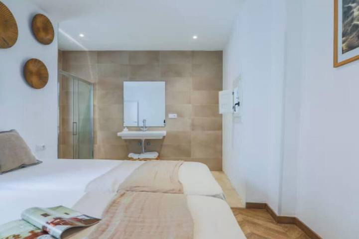 Entire apartment, Renovated 19th-Century Gem in City Centre in Barcelona Centre, Barcelona