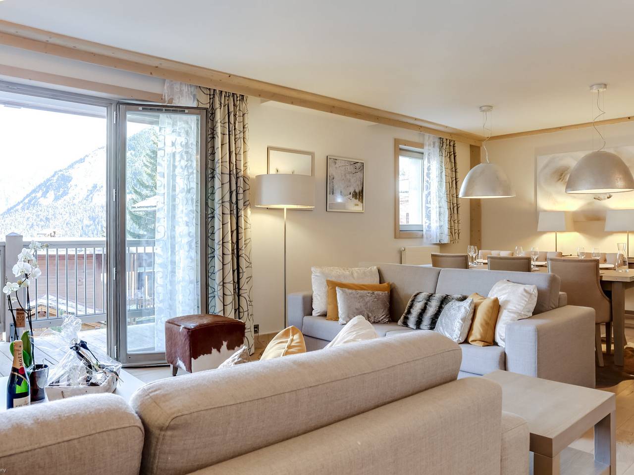 Entire apartment, Luxurious 4-Room Apartment in Courchevel Village, Steps from Slopes, Shops, and Fitness Center in Saint-Bon-Tarentaise, Les Trois Vallées