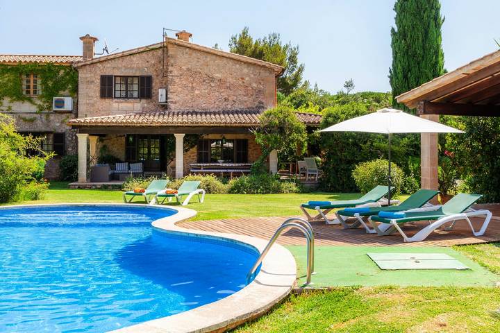 Villa for 8 people, with yard in Majorca