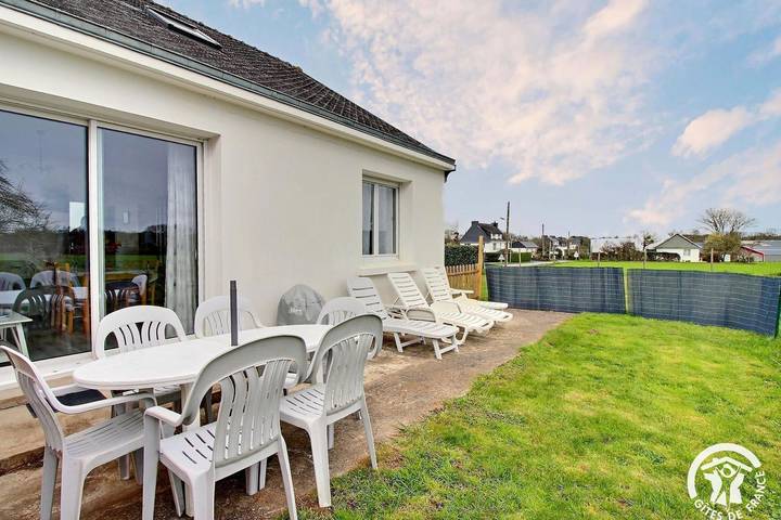 Gîte pour 4 personnes, avec terrasse et jardin, animaux acceptés à Ploemel