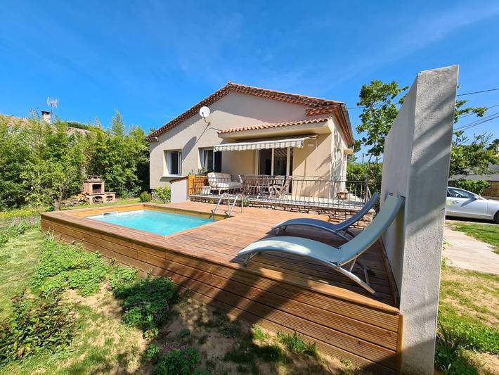Villa pour 6 personnes, avec piscine ainsi que balcon et jardin