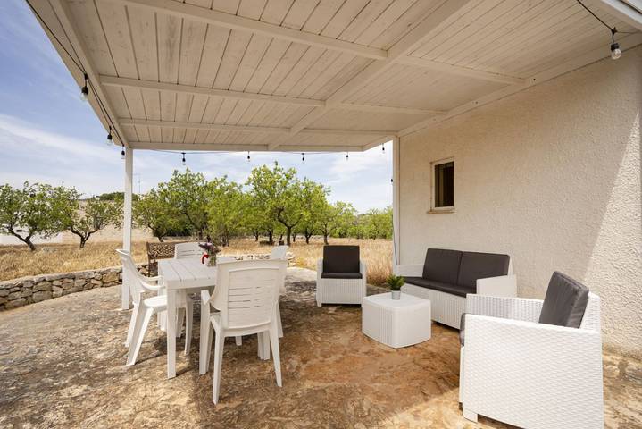 Appartamento intero, Guesthost - Poetry House - Idyllic Country Villa Retreat in Ostuni, Salento