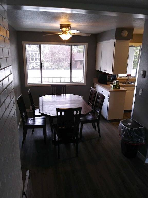 Ganze Wohnung, Large Upstairs 2 Bed 2 Bath condo Creek View! in Salem (OR), Willamette Valley