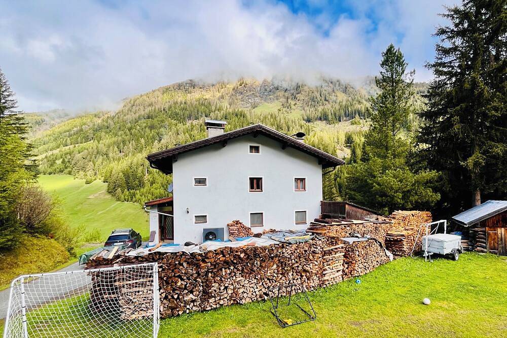 Schmirnhaus im Bergsteigerdorf in Schmirn, Zillertaler Alpen