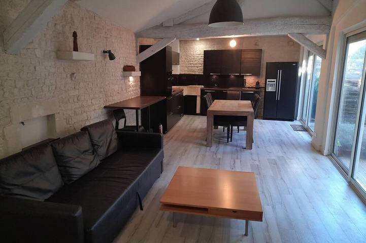 Location de vacances pour 16 personnes, avec jardin à Croix-Chapeau