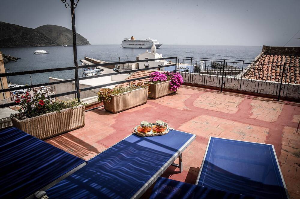 Haus im Zentrum von Lipari mit Meerblick in Lipari