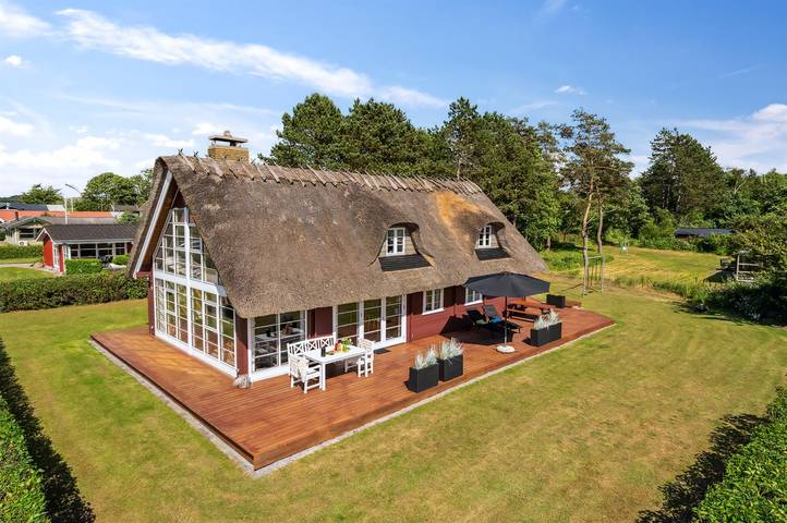 Ferieudlejning for 6 personer, med have og sauna såvel som terrasse og jacuzzi i Fåborg