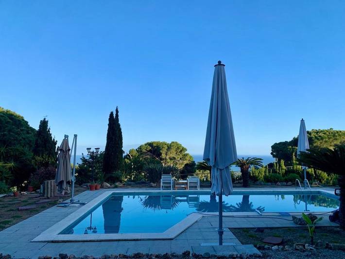 Casa rural para 8 personas, con vistas además de piscina y jardín en Arenys de Munt
