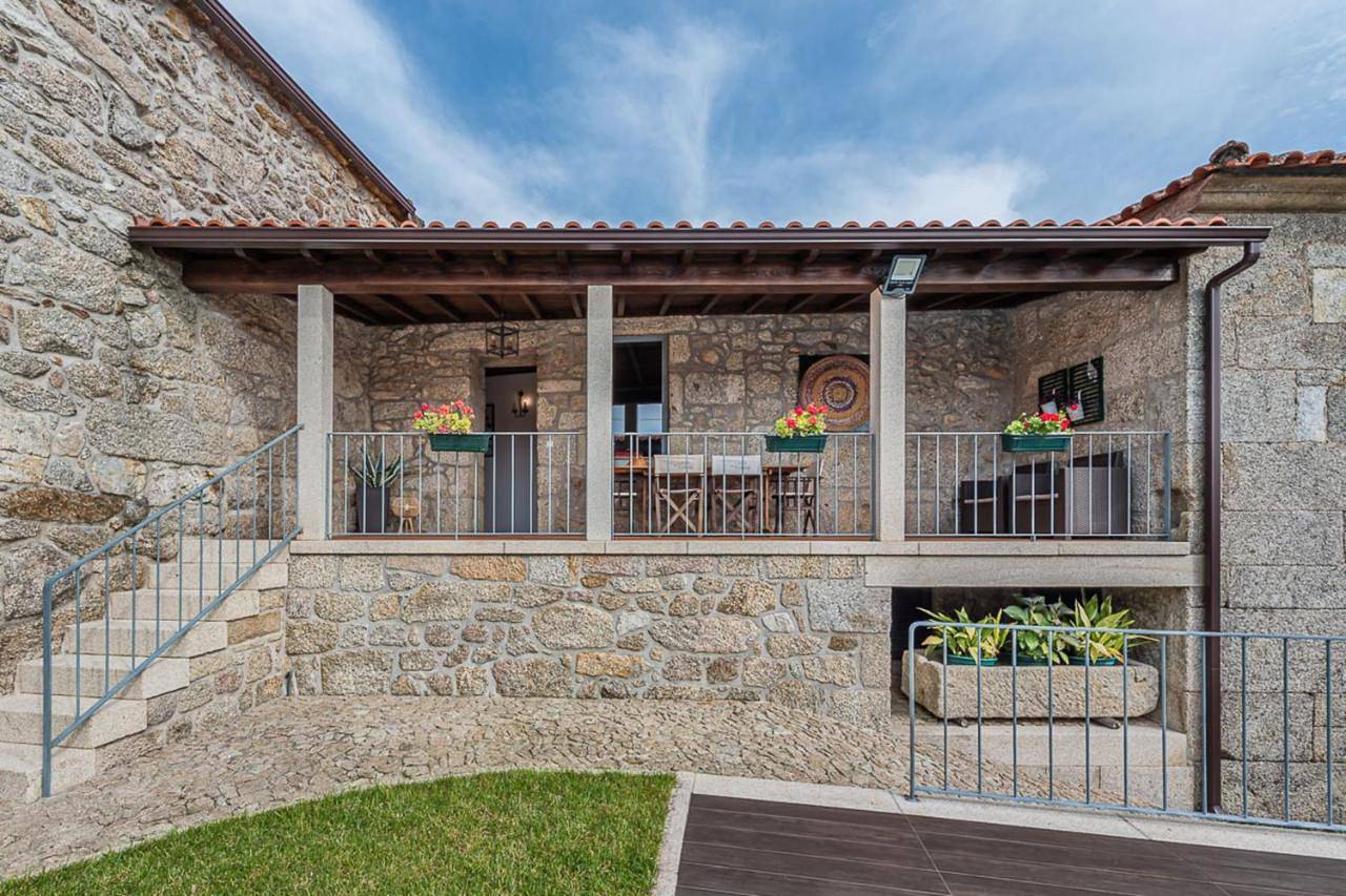 Private Nature Villa with Saltwater Pool in North Portugal in Abadim, Distrito de Braga